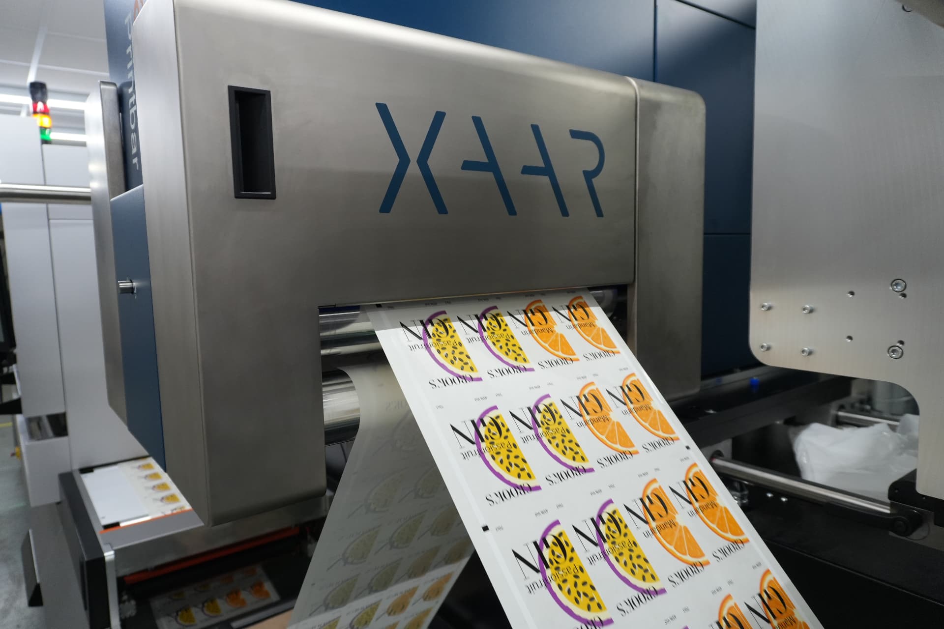 Xaar Versatex Printbar running a web of Crook's Gin labels